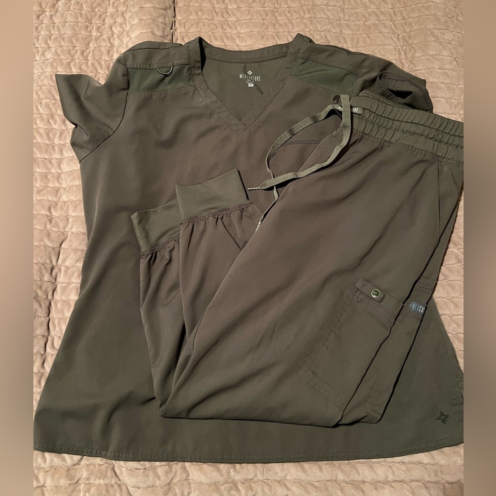 Med Couture Touch Scrub Set Olive, XL top LP joggers